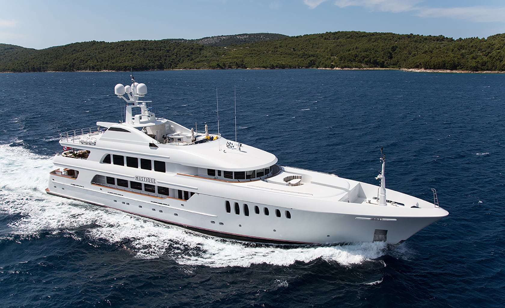 MUSTIQUE Cruising
