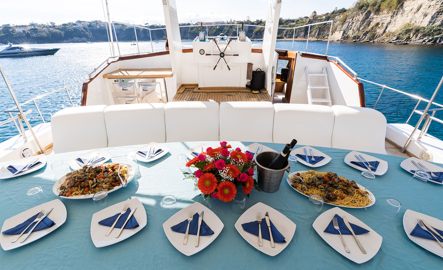 NAFISA Dining area on flybridge