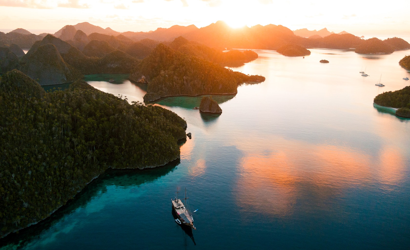 NATARAJA Anchored in Raja Ampat
