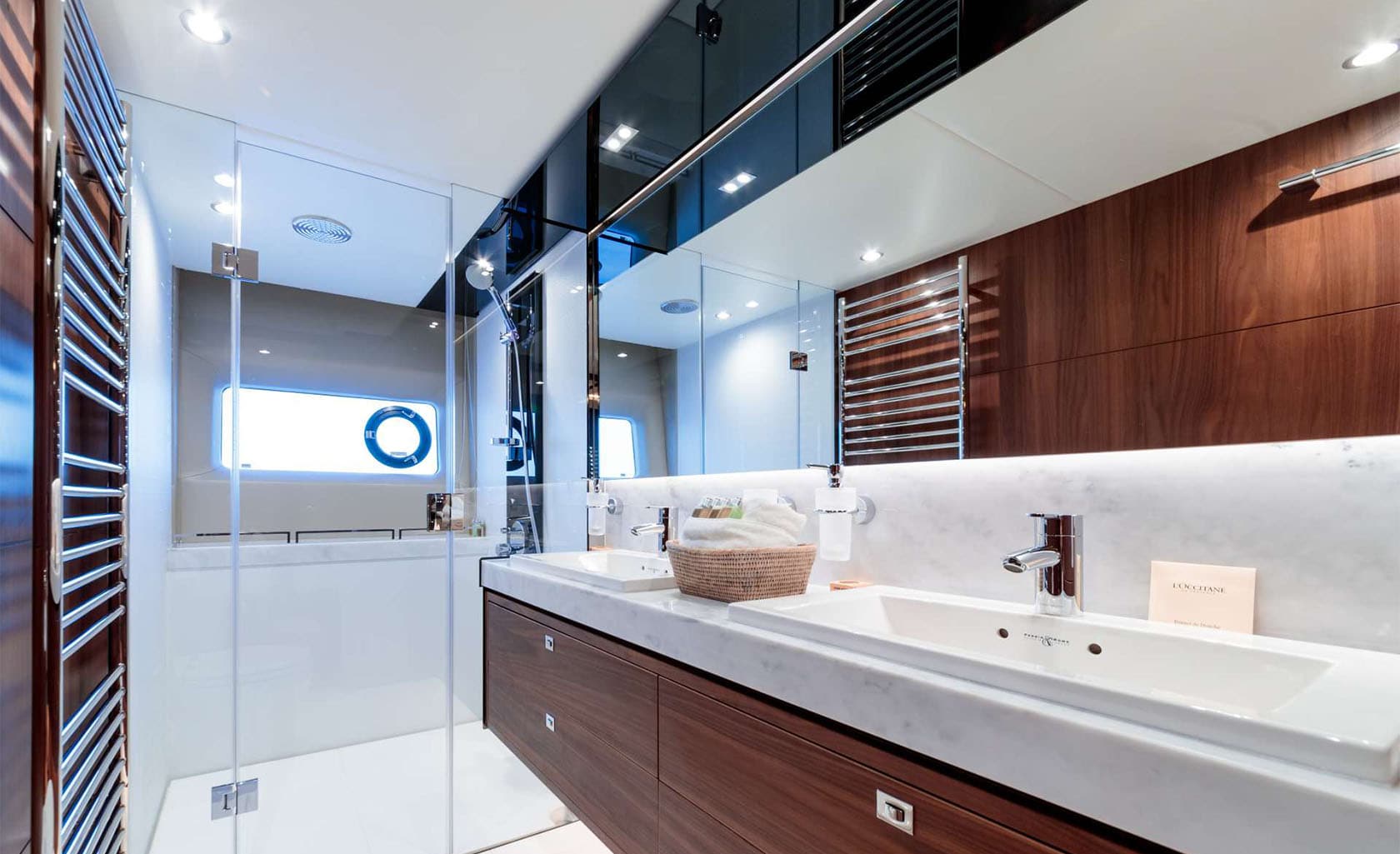 NELENA Bathroom