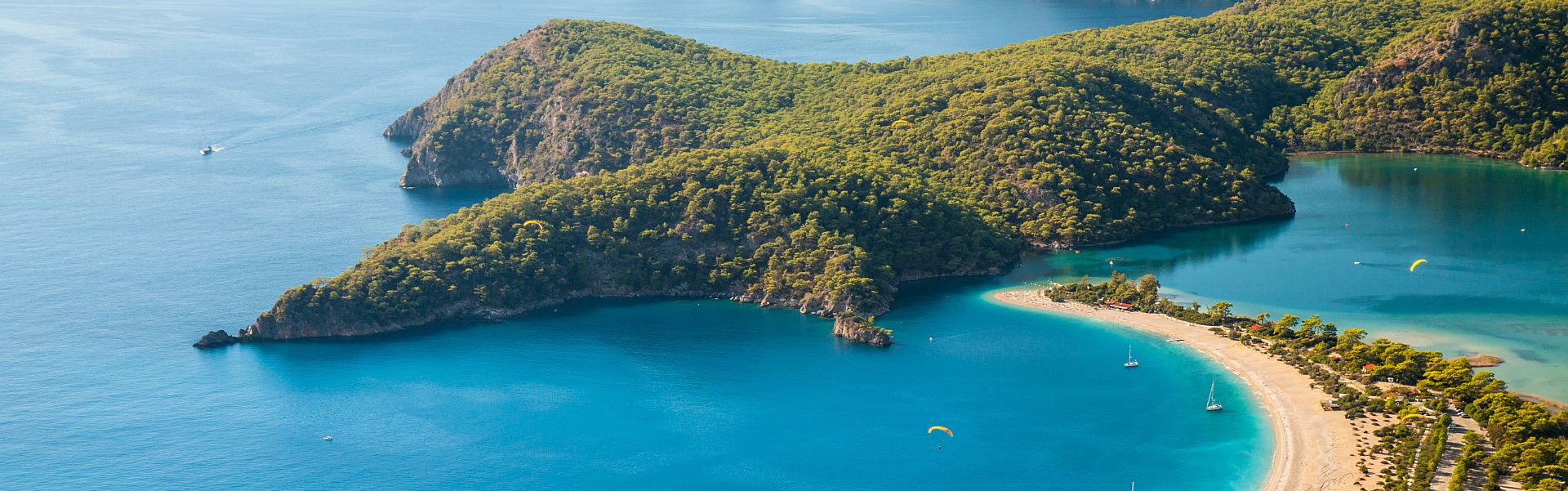 Oludeniz-lagoon-in-sea-landscape-view-of-beach-Turkey-3