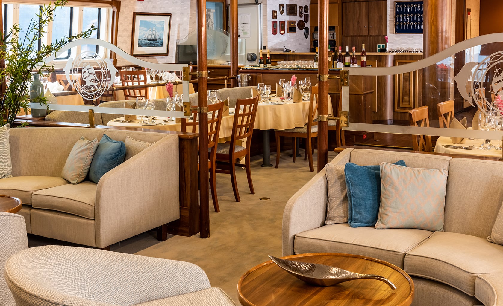 PANORAMA Saloon