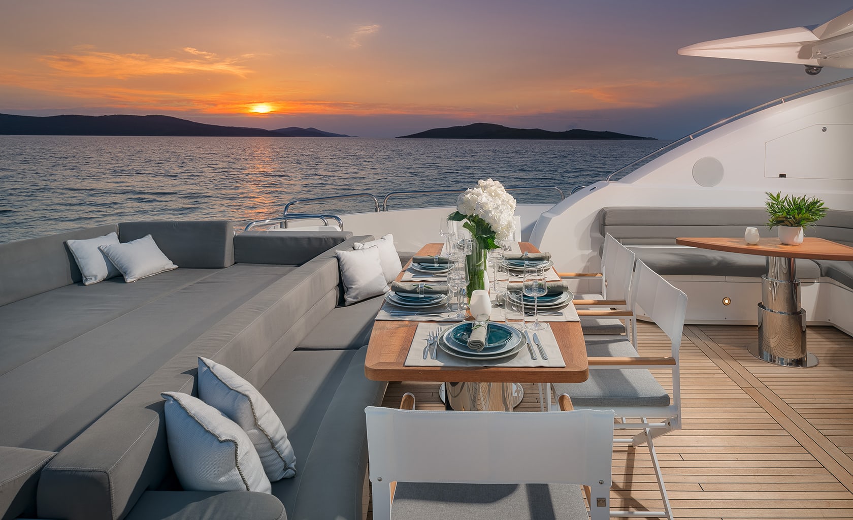QUANTUM Aft deck