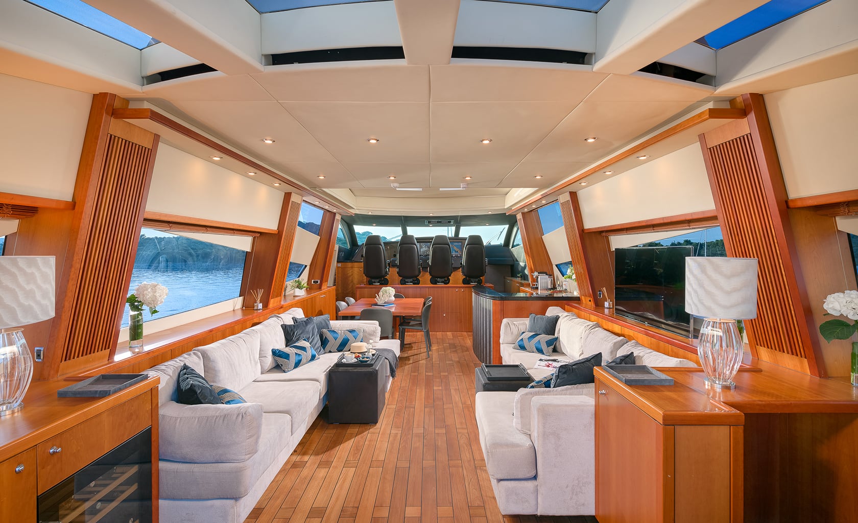 QUANTUM Saloon