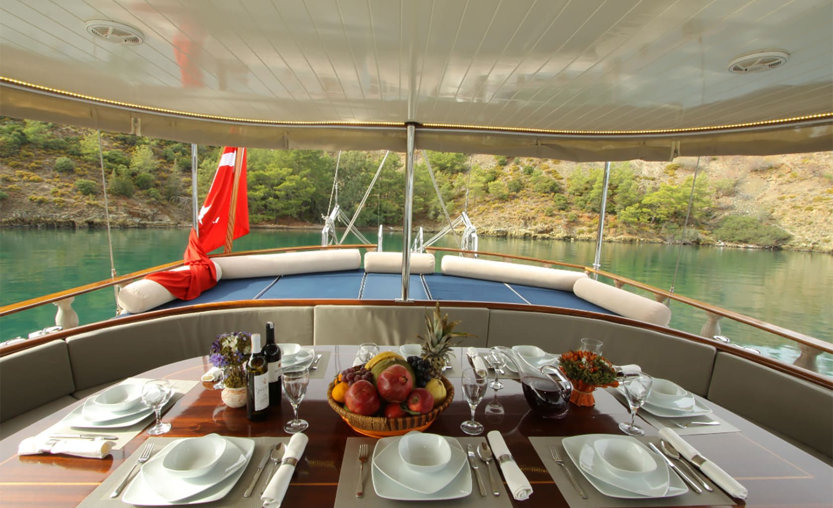 QUEEN LILA Aft deck