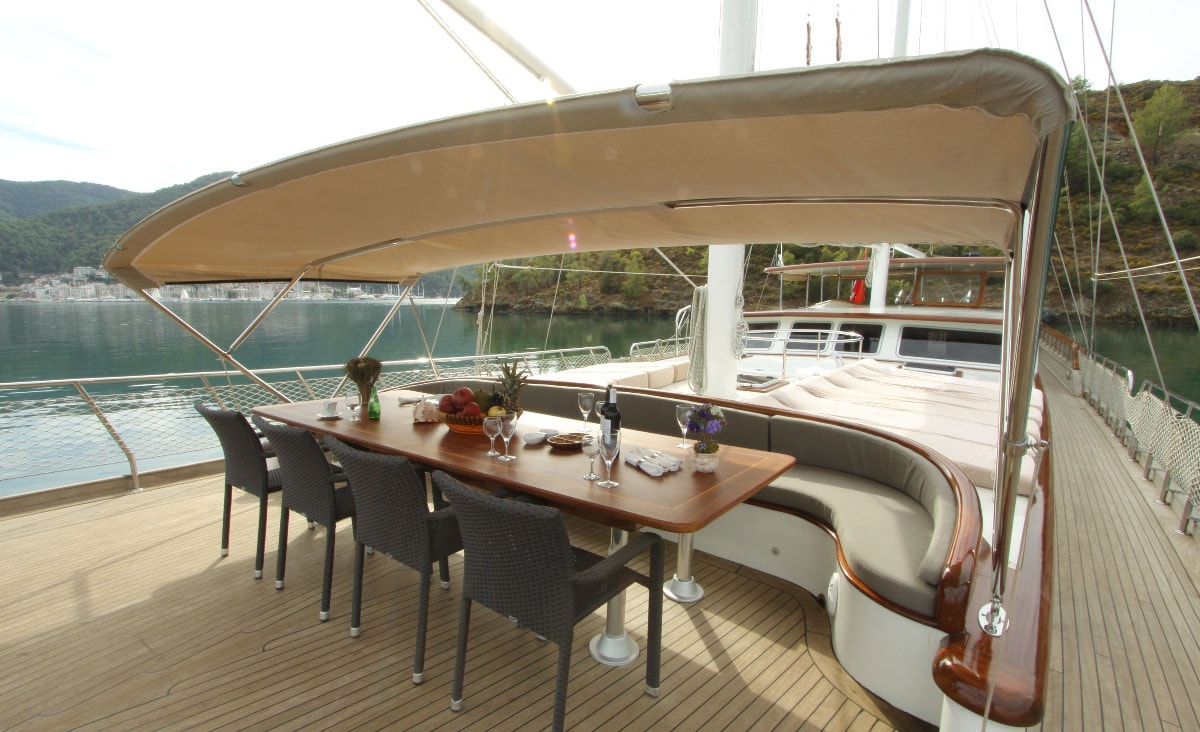 QUEEN LILA Sitting area on Bow deck