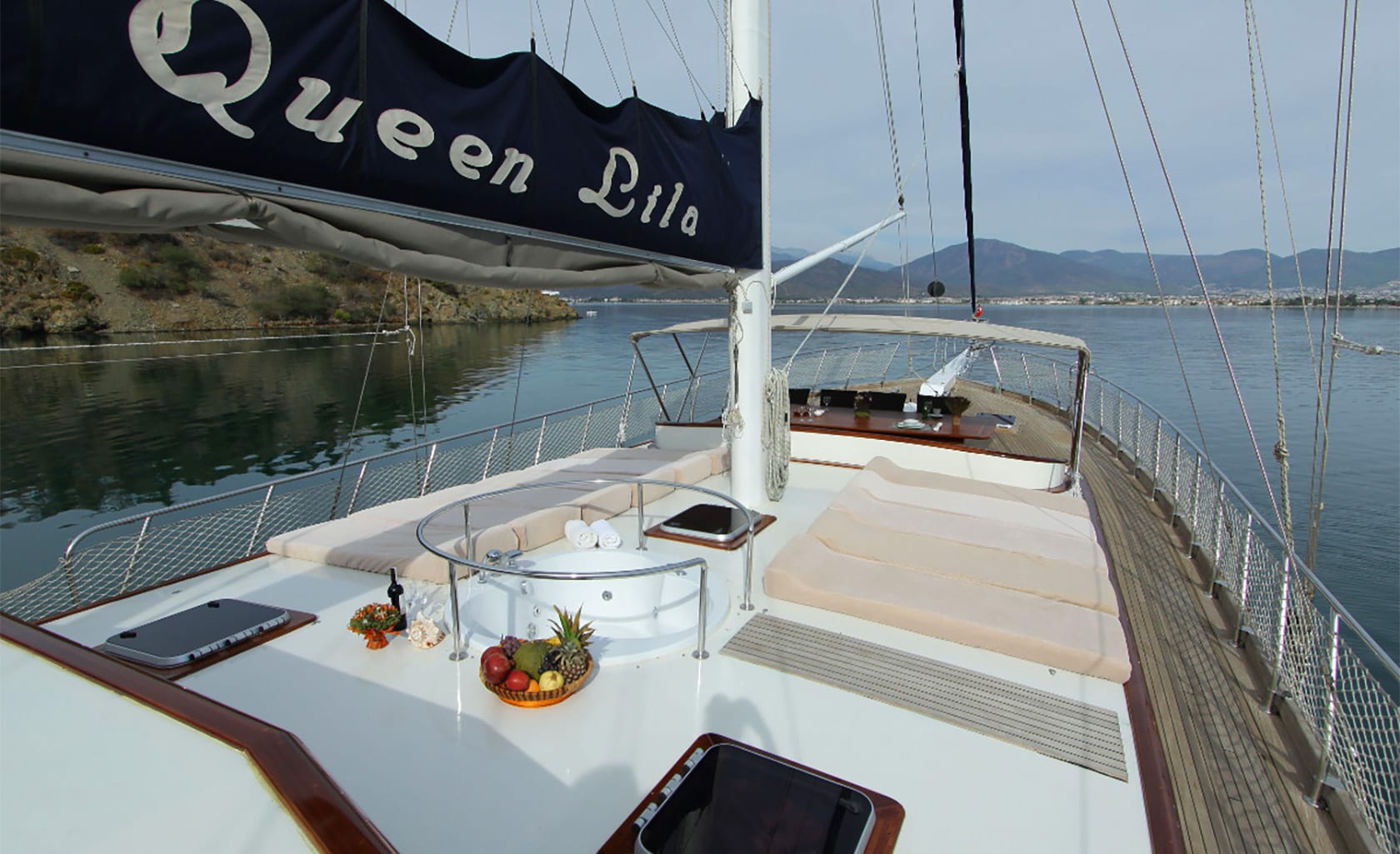 QUEEN LILA Sun deck