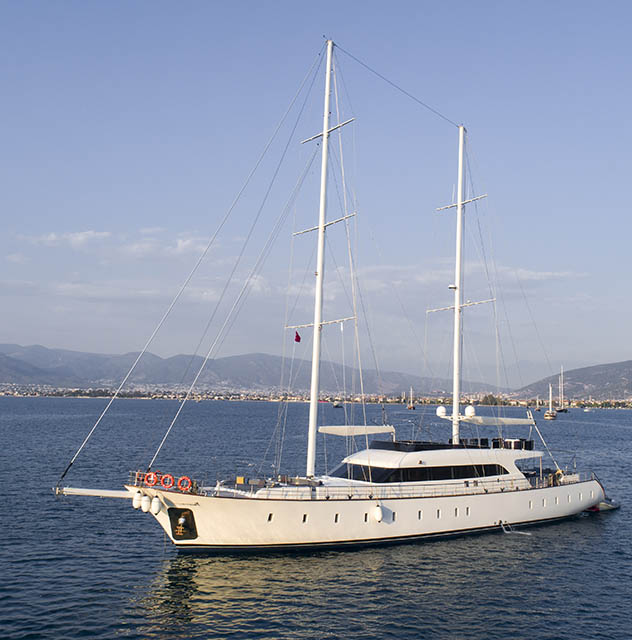 QUEEN OF MAKRI Anchored