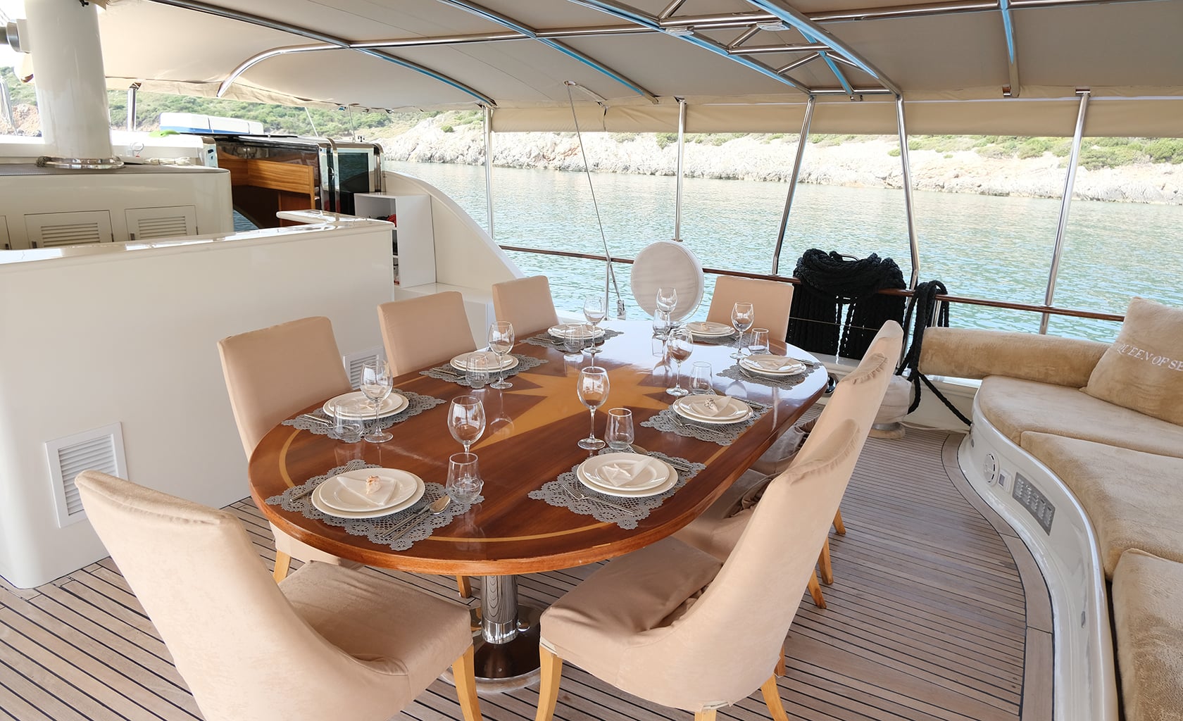 QUEEN OF SEA Dining area on Aft deck