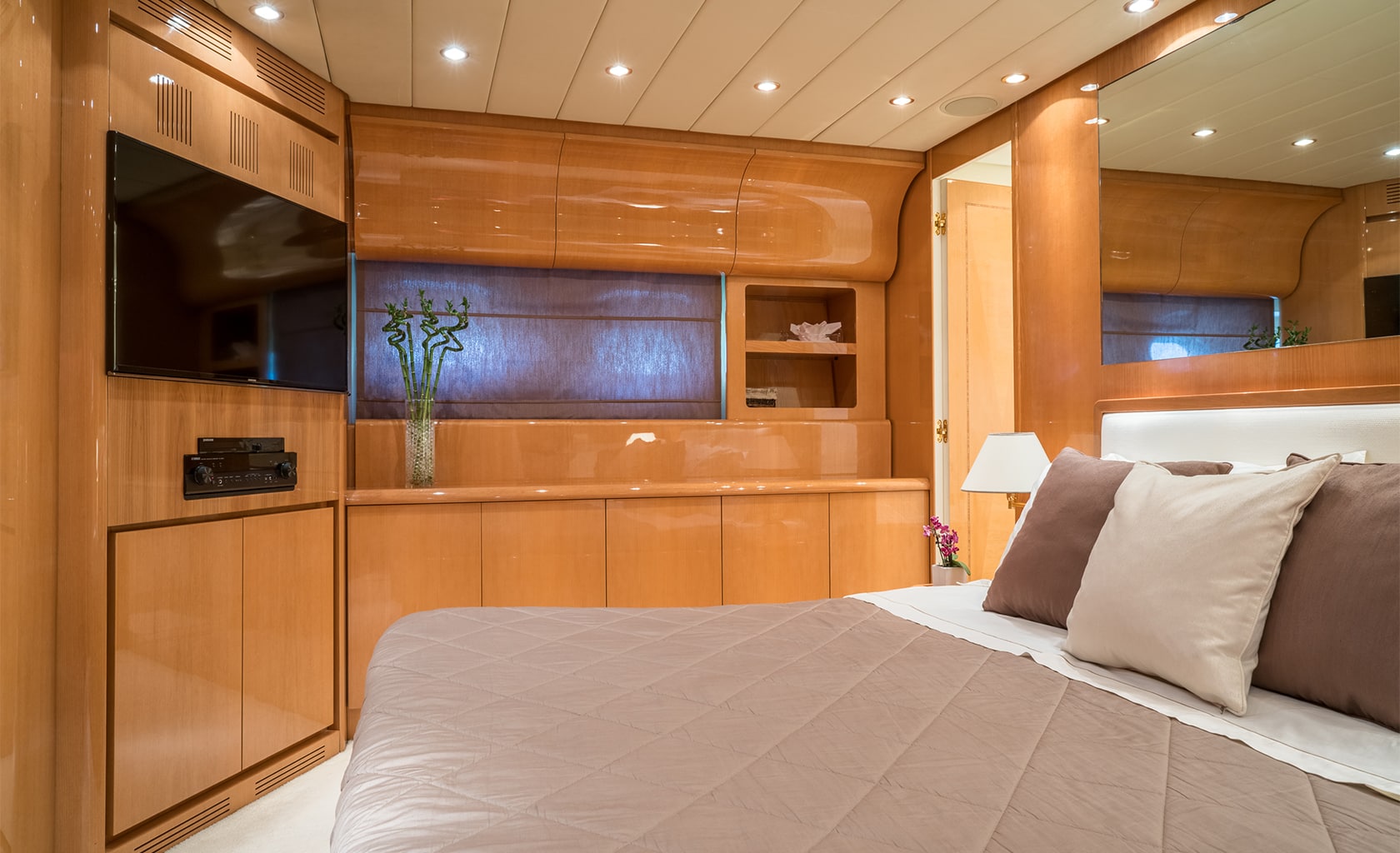 ROMACHRIS II Master cabin