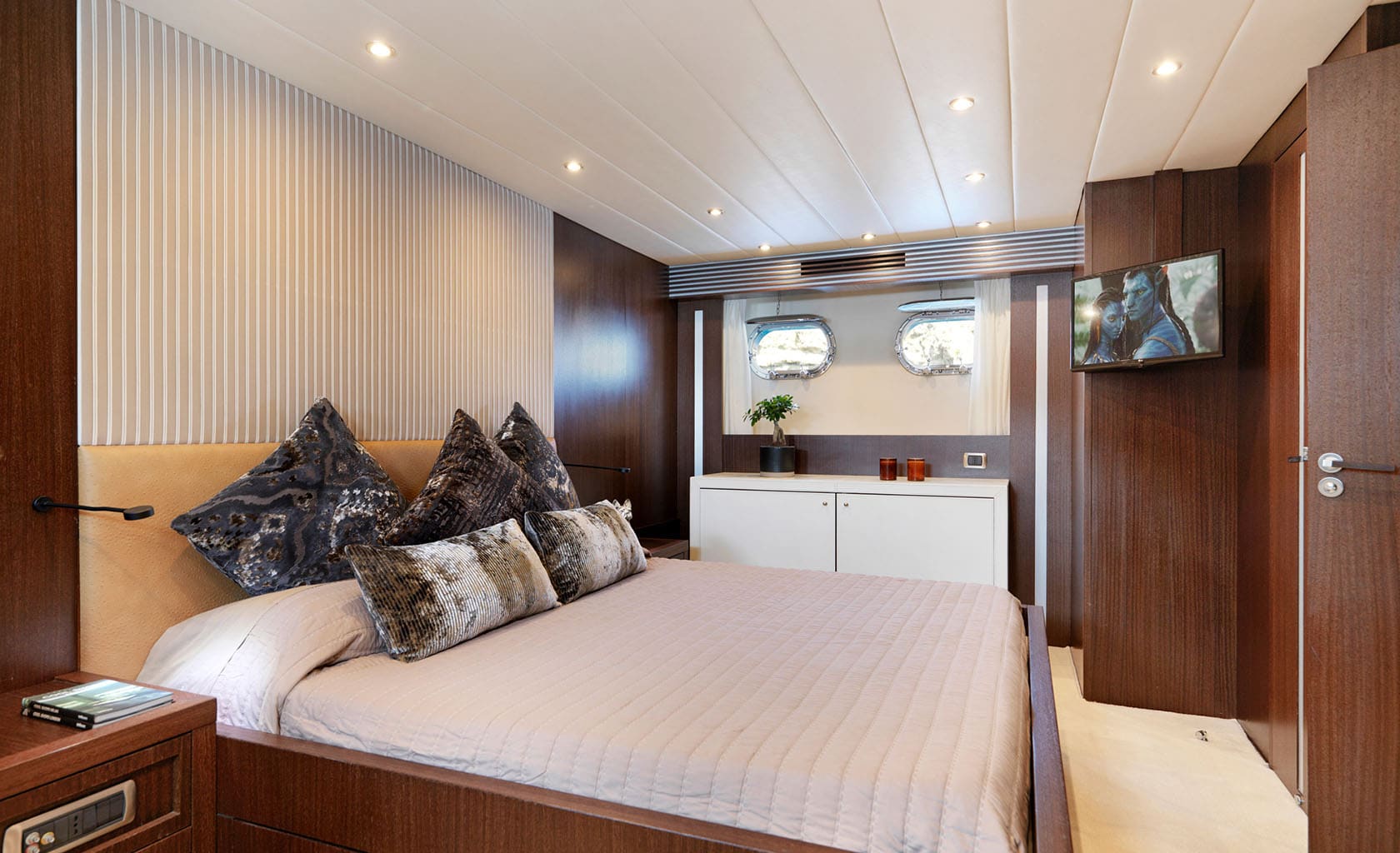RUBY Master cabin