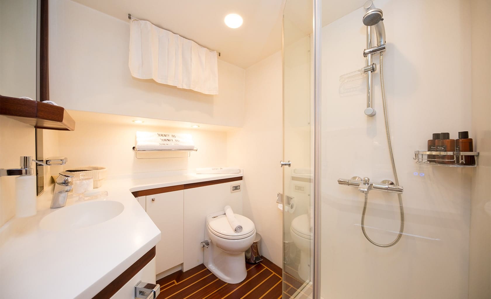 SERENITY 86 Bathroom