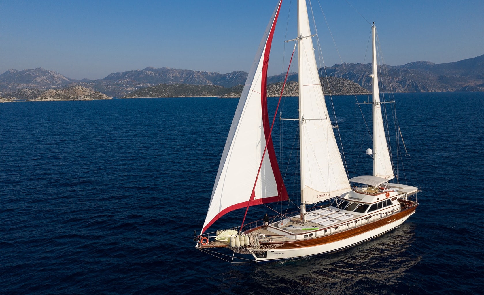 SERENITY 86 Sailing
