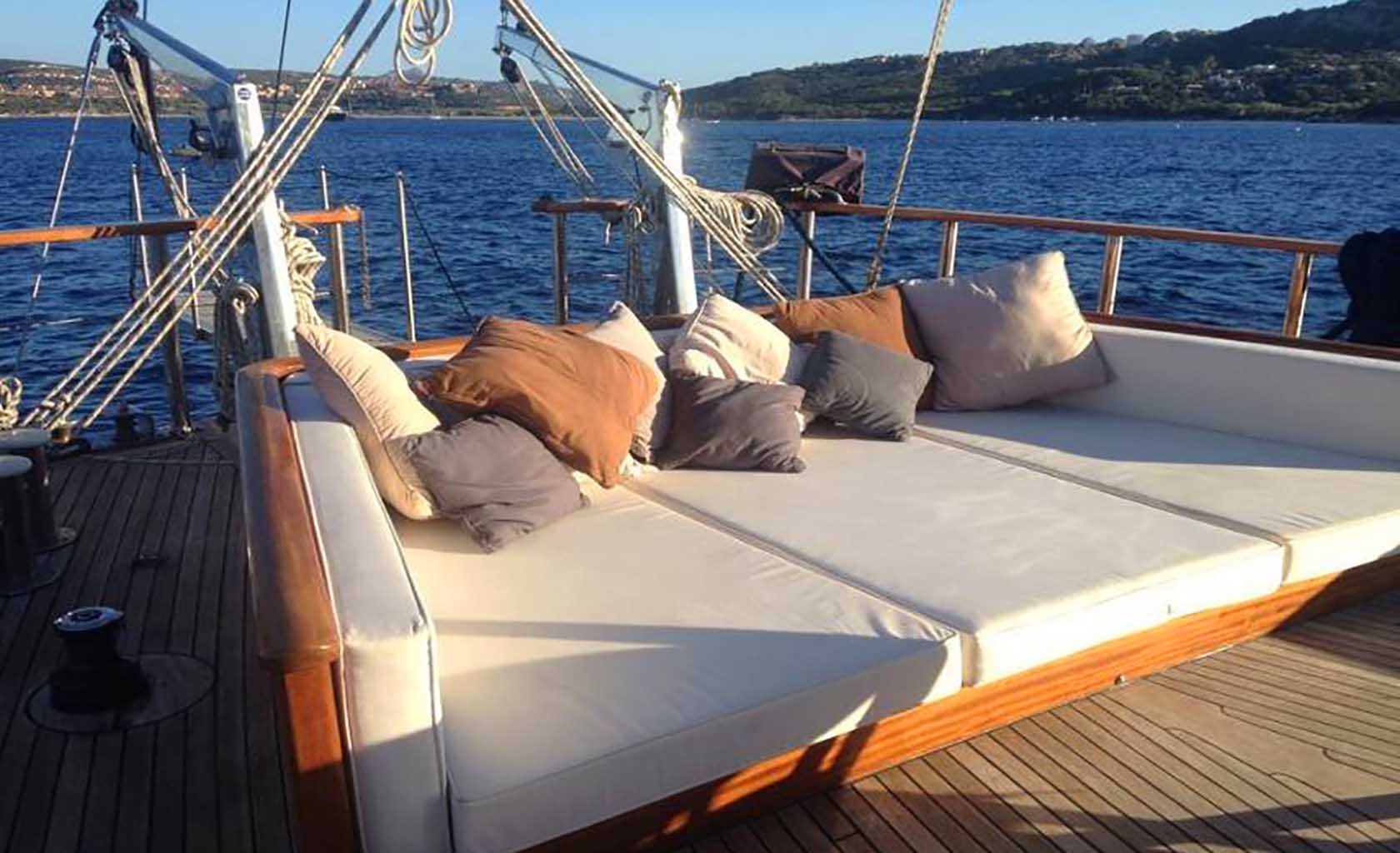 SMART SPIRIT Aft deck