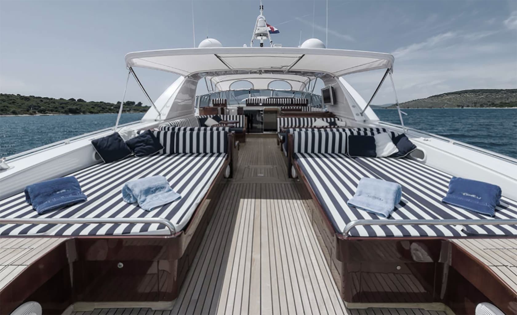 SPEEDY T Bow deck
