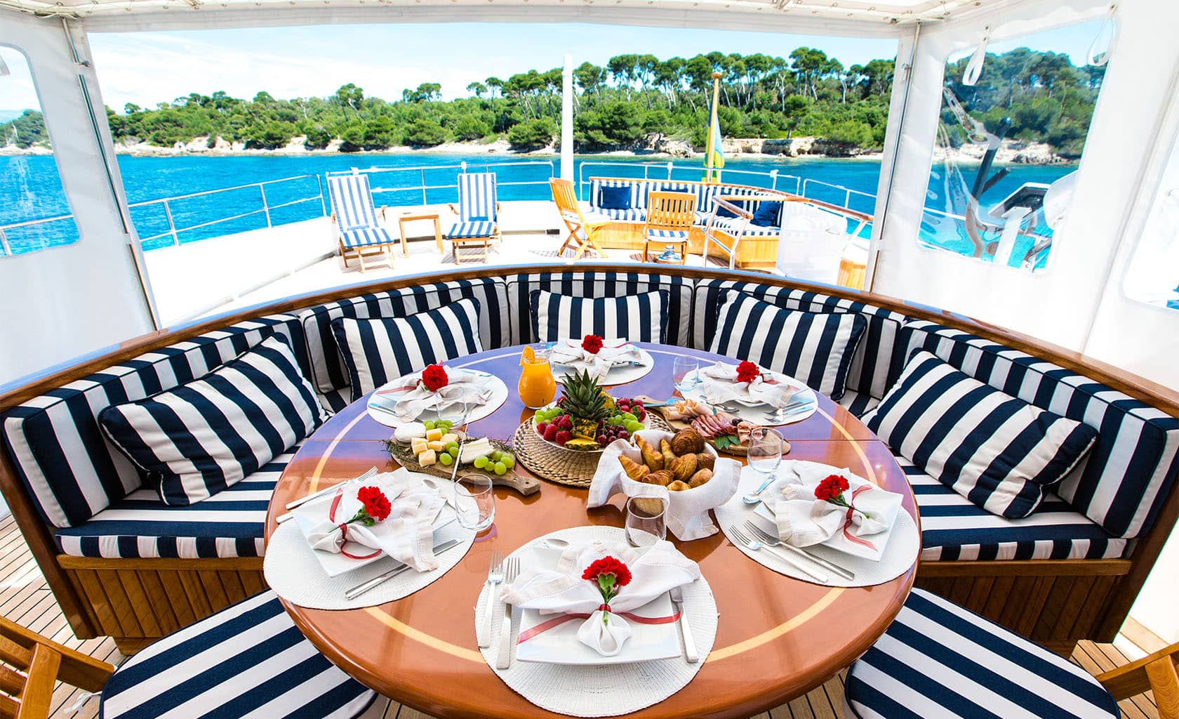 STAR OF THE SEA Flybridge