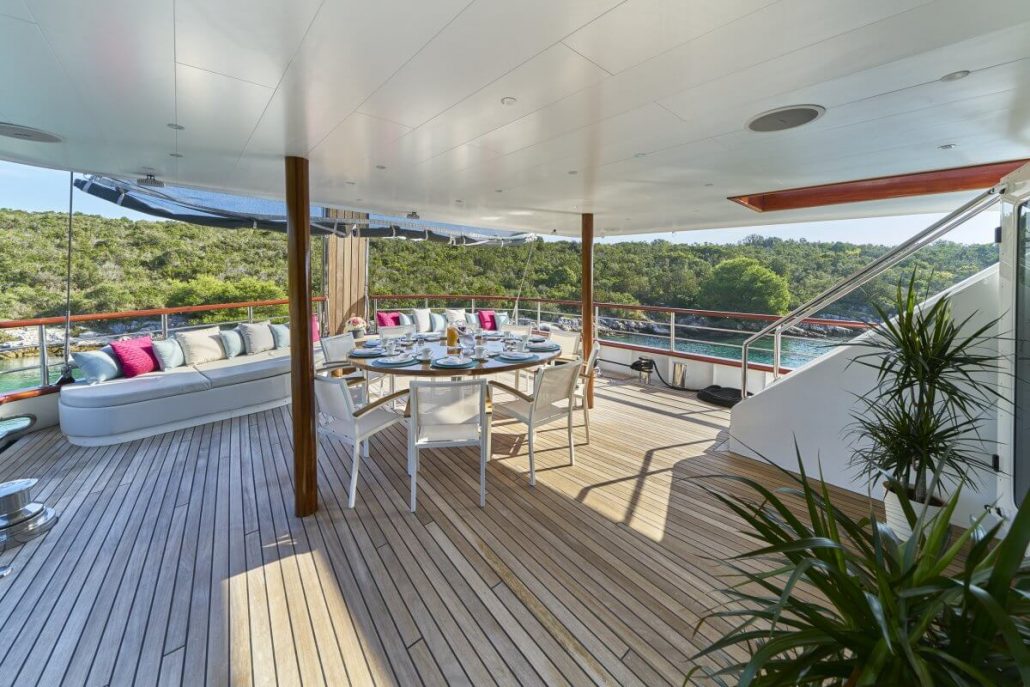 Specious deck space