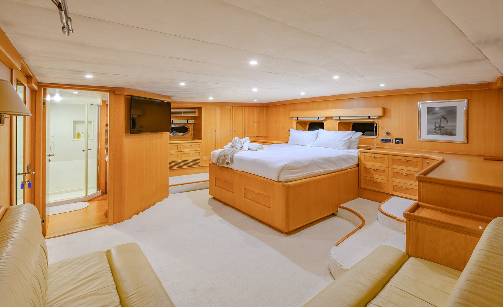 VIVA SHIRA Master cabin