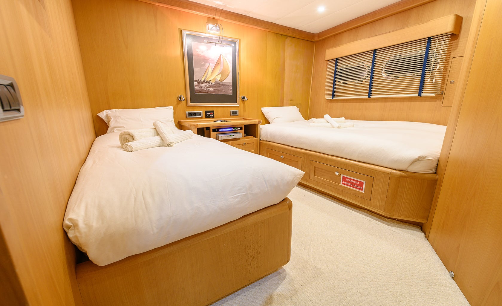 VIVA SHIRA Twin cabin