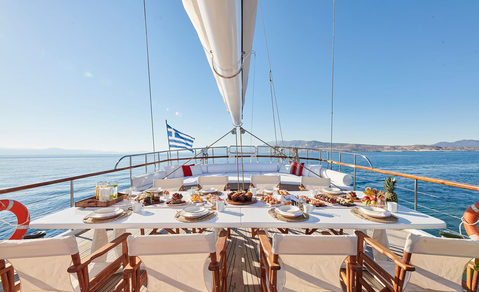 WHITE PEARL Aft deck