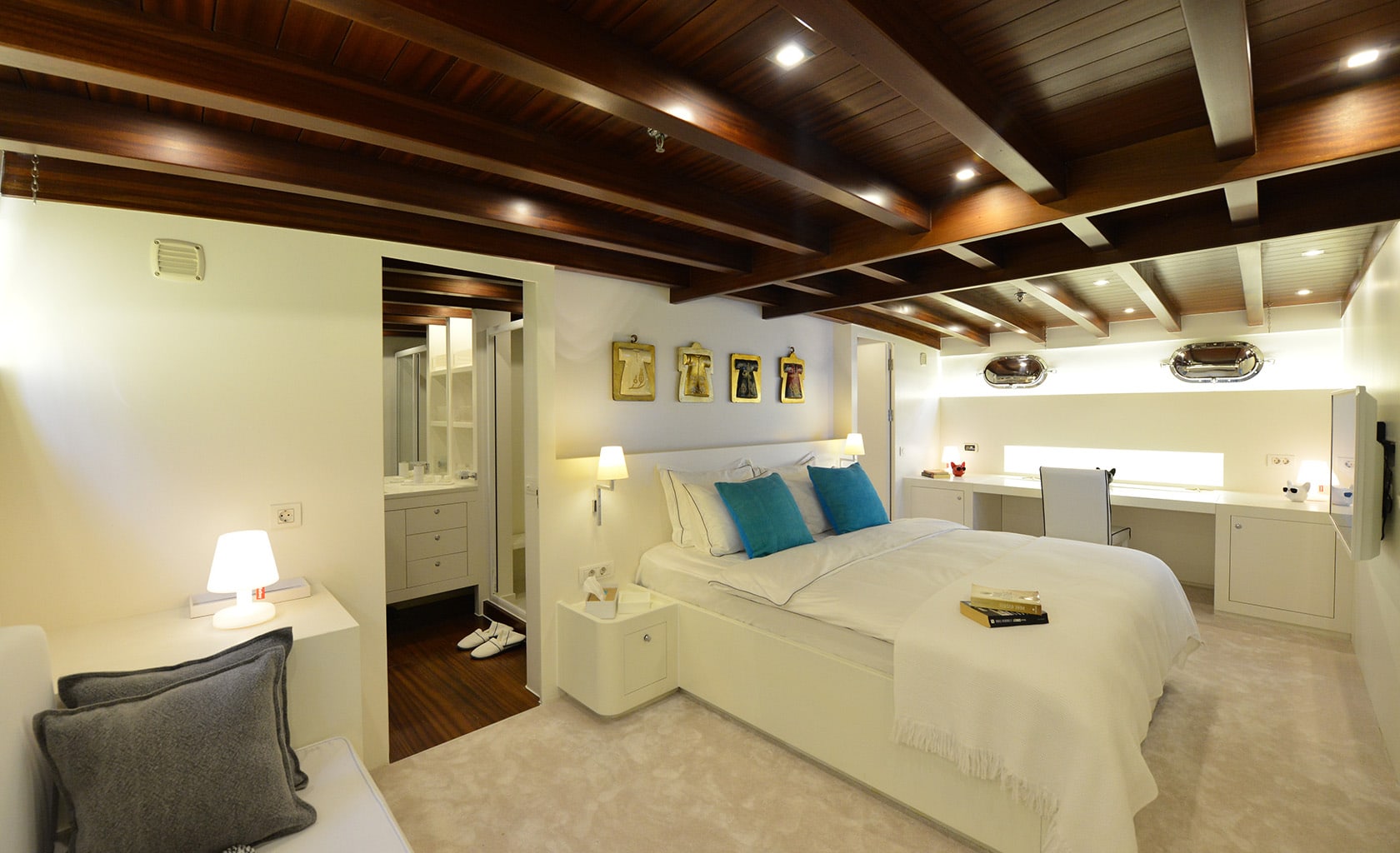 WHITE SOUL Double cabin