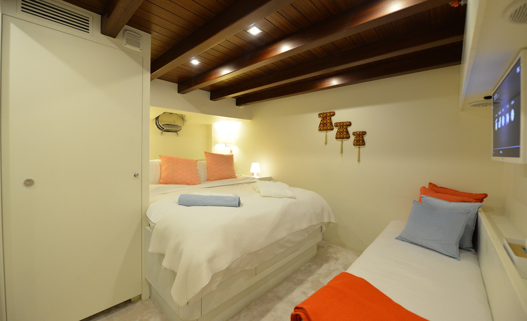 WHITE SOUL Twin cabin