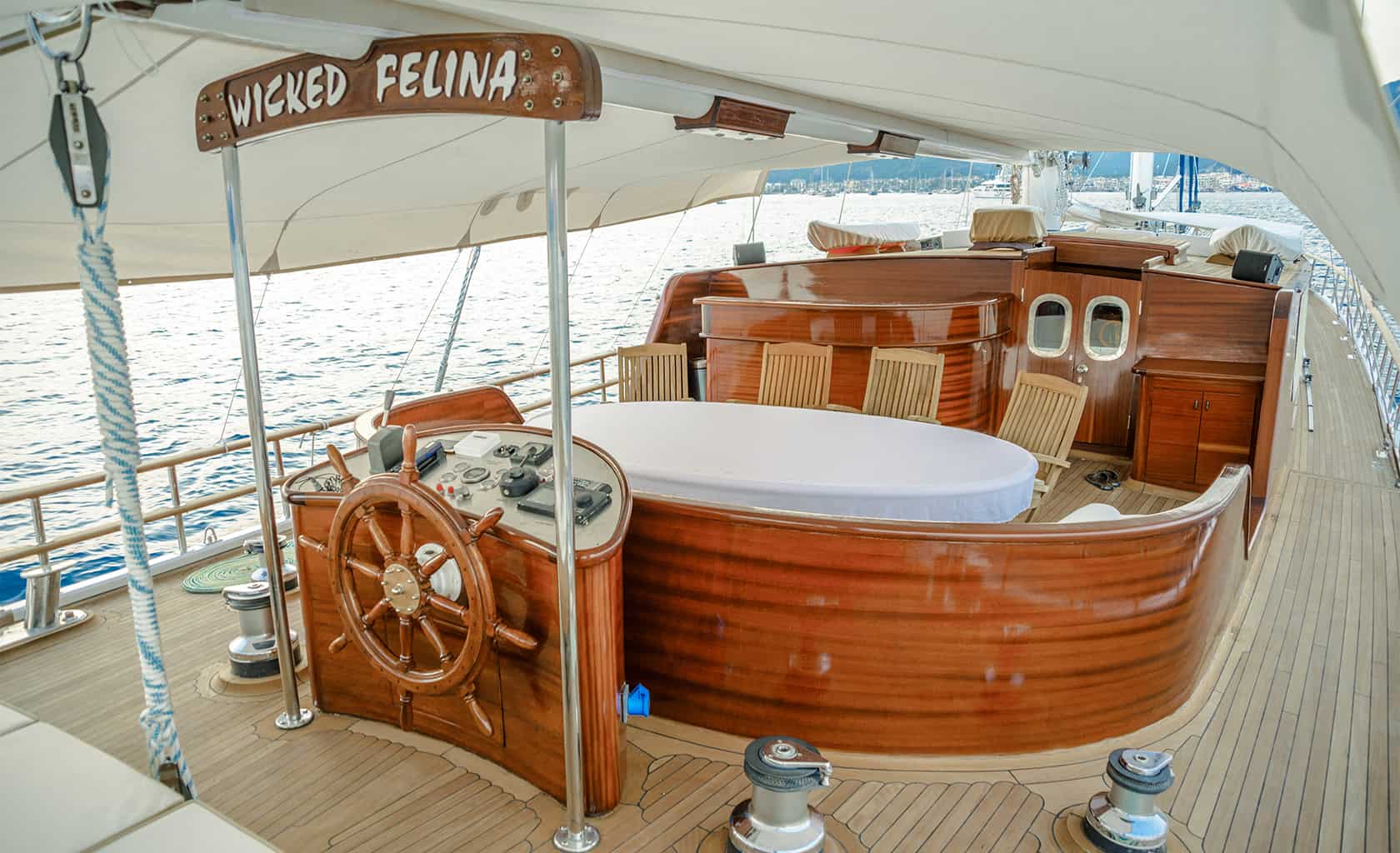 WICKED FELINA Aft deck
