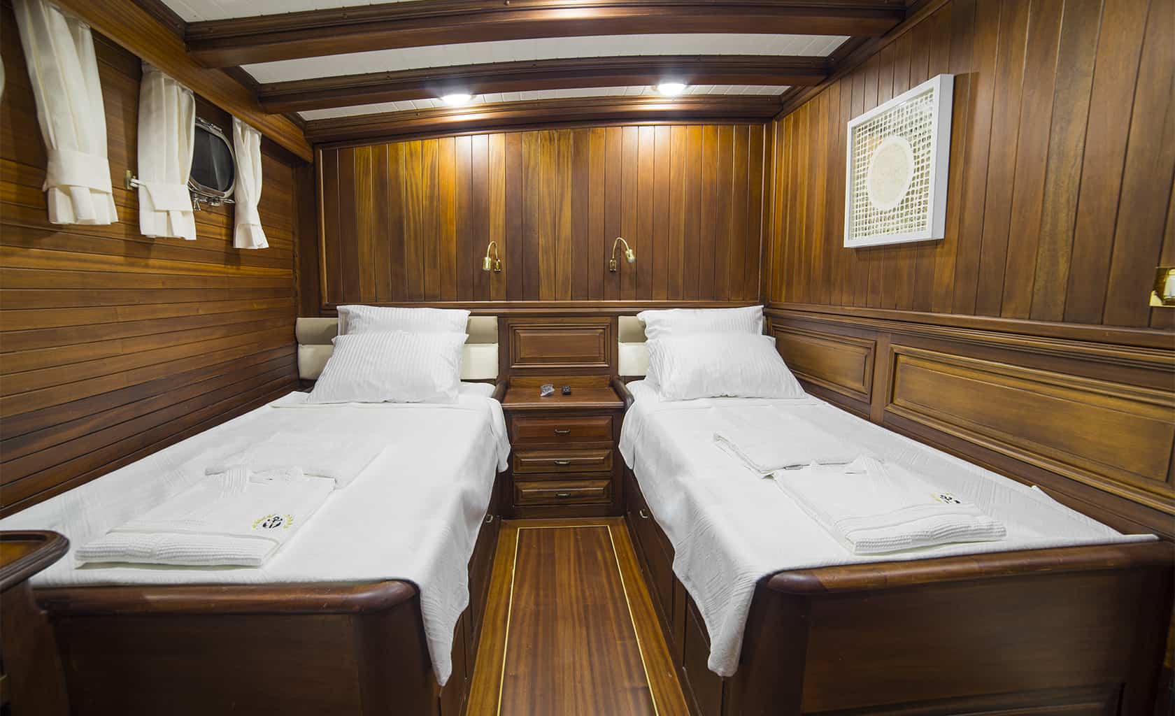 WICKED FELINA Twin cabin