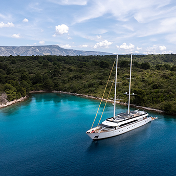 A walkhtrough video of yacht Anima Maris