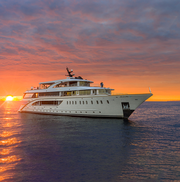 A walkhtrough video of yacht Riva