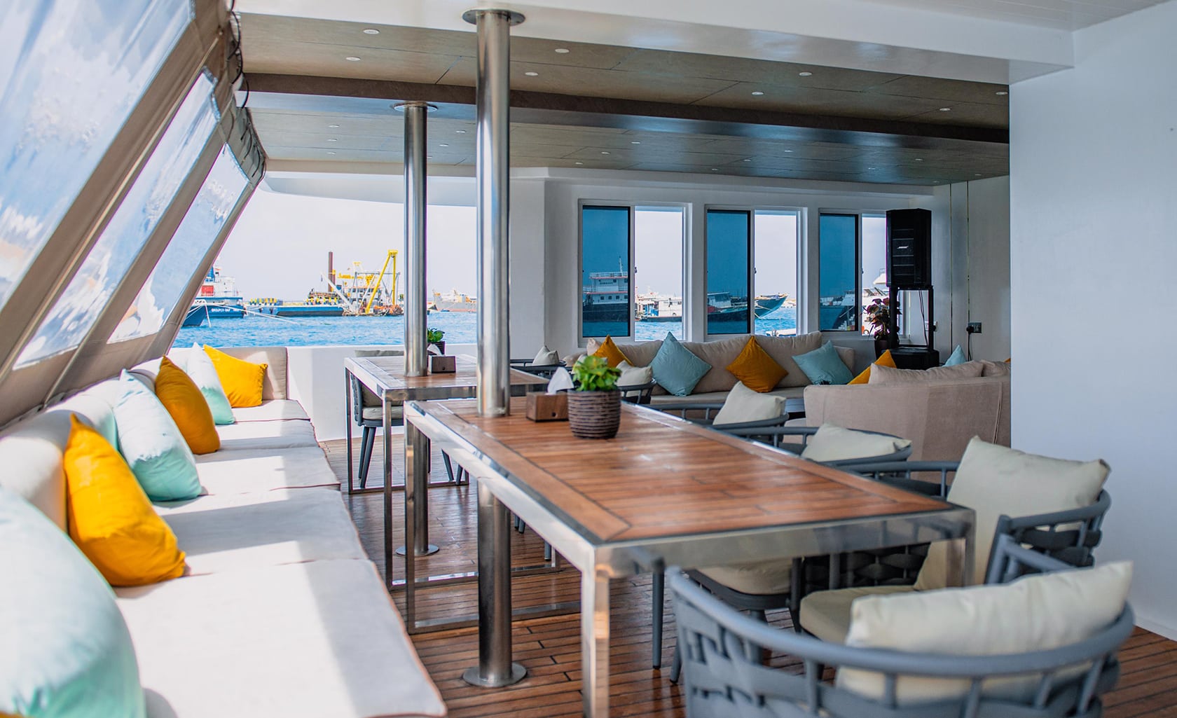 ARK NOBLE Aft deck