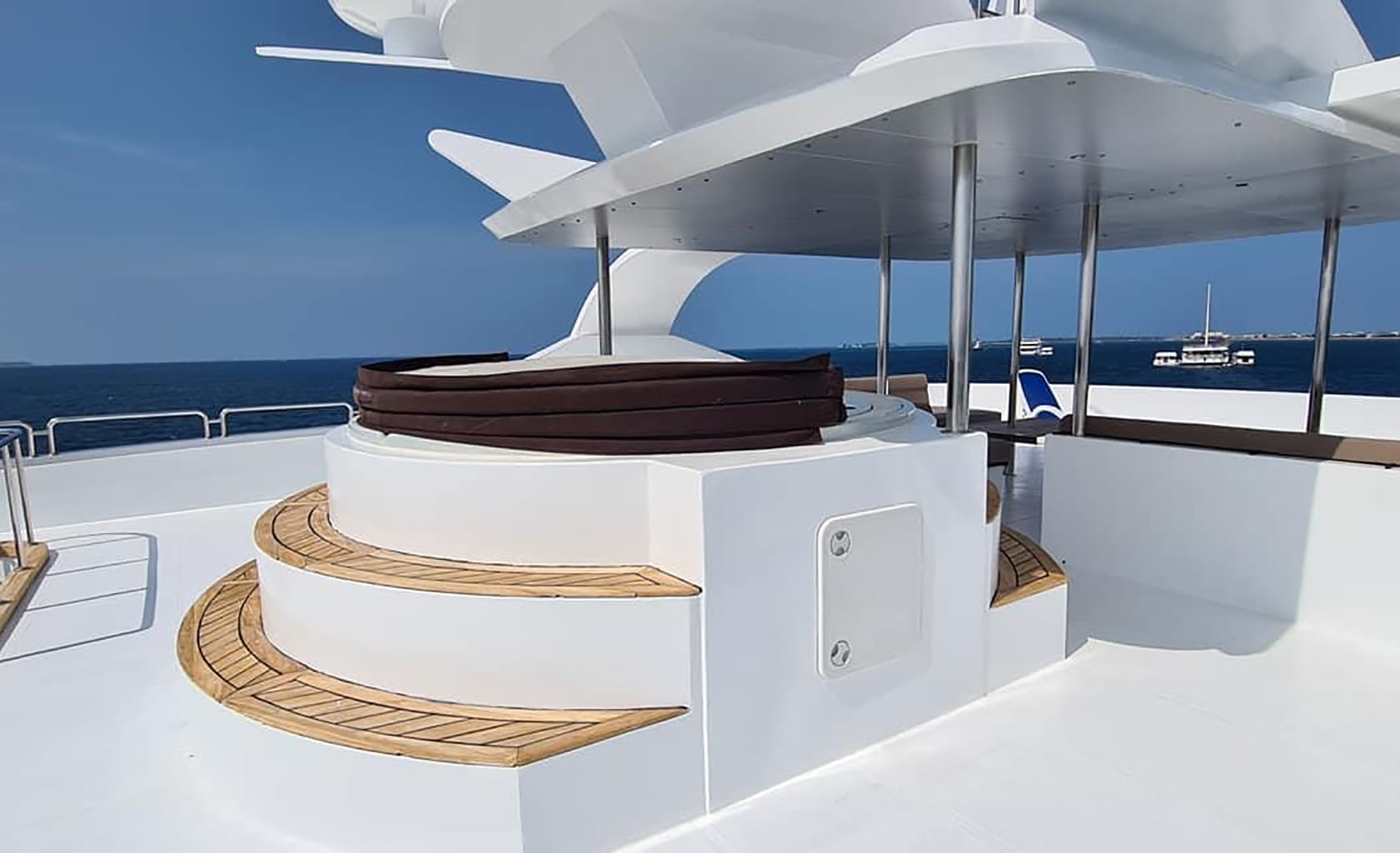 ARK NOBLE Sun deck