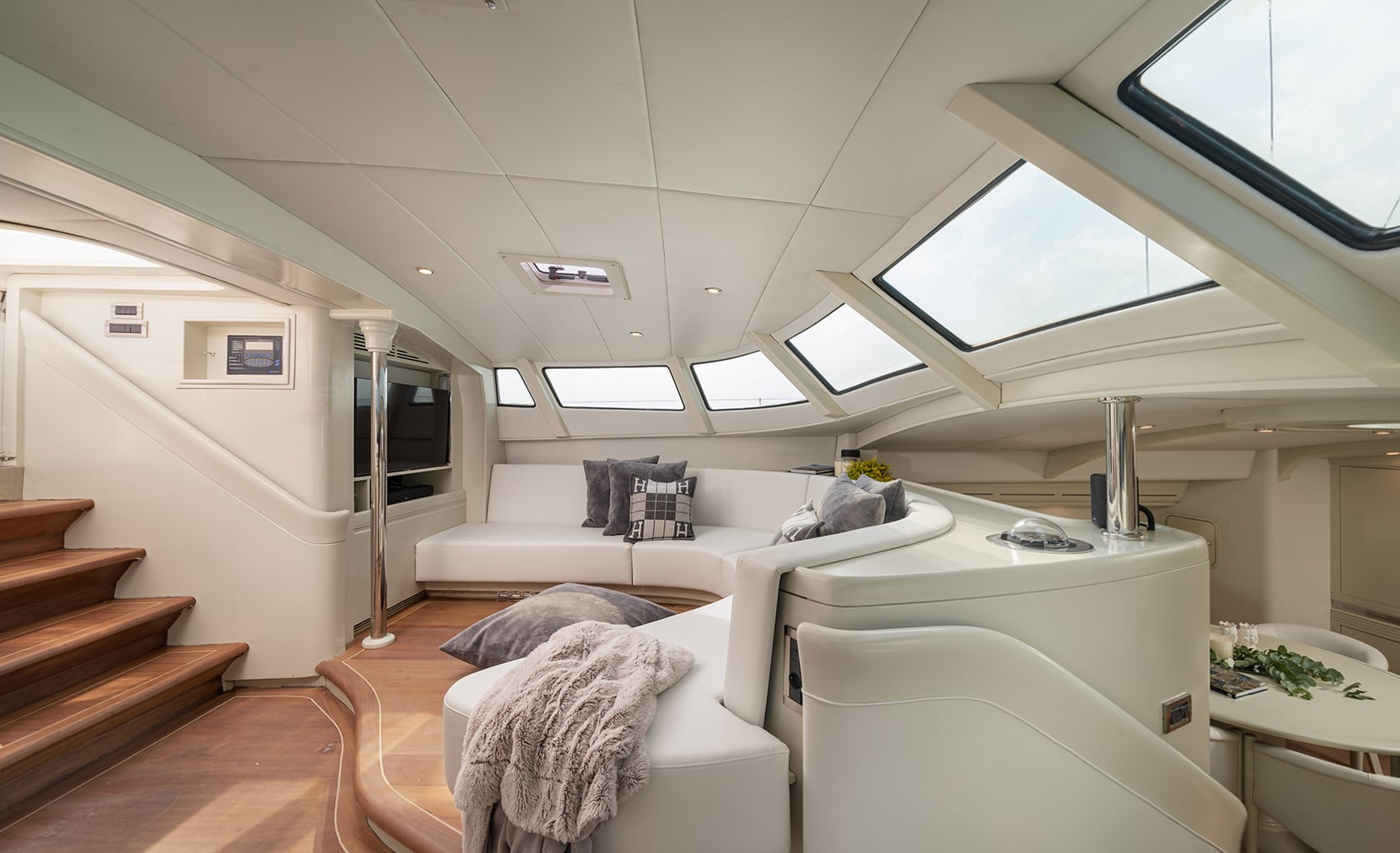 ASHLEYROSE110 Saloon