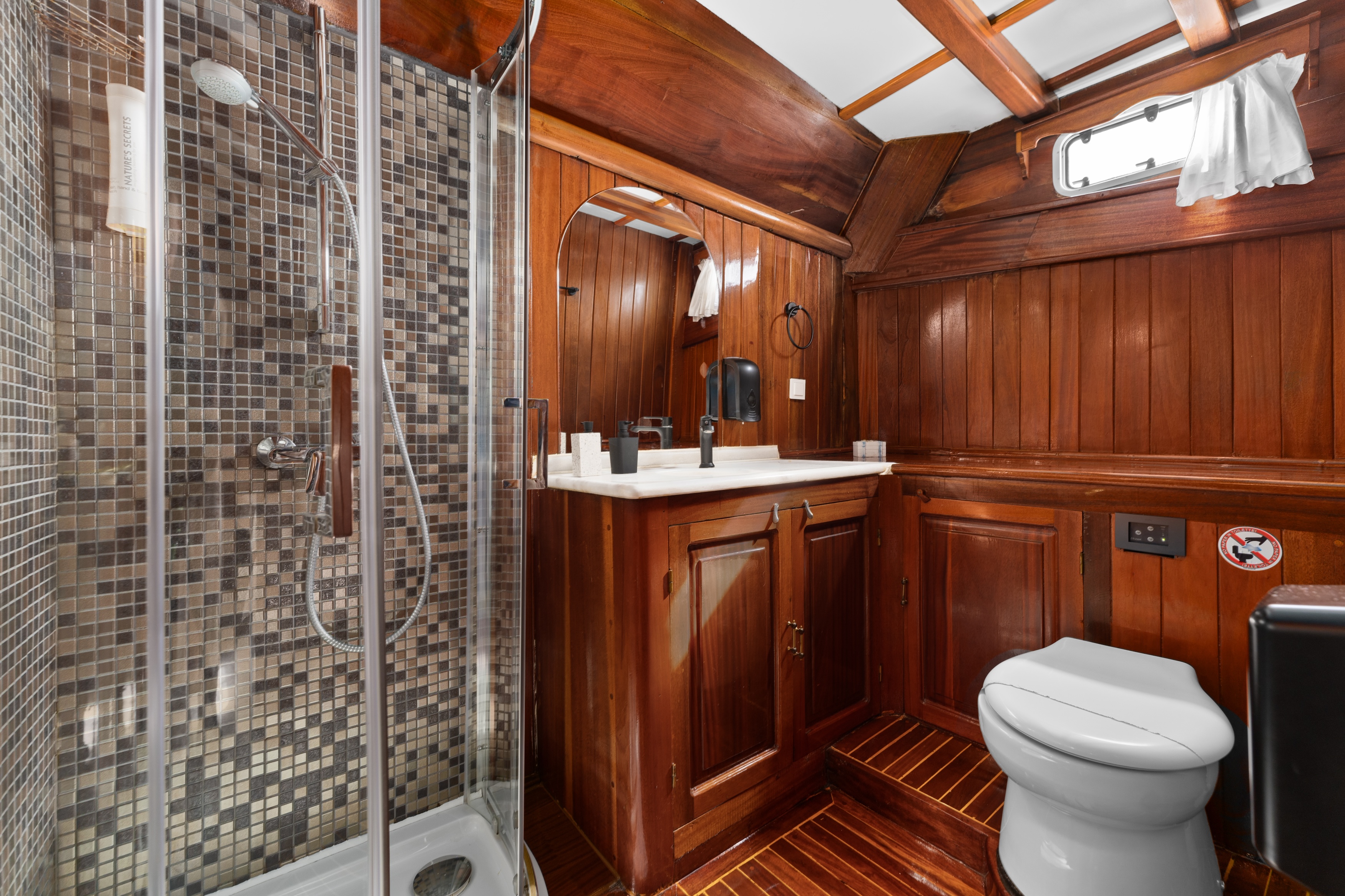bathroom gulets