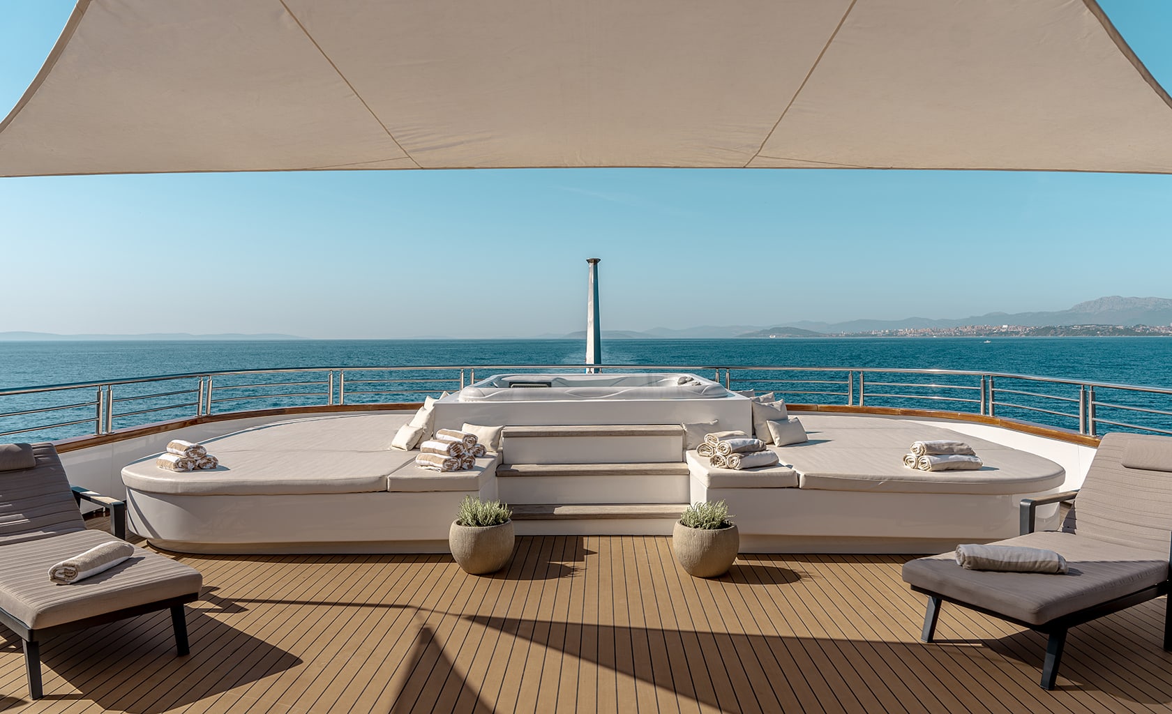 CRISTAL Sundeck