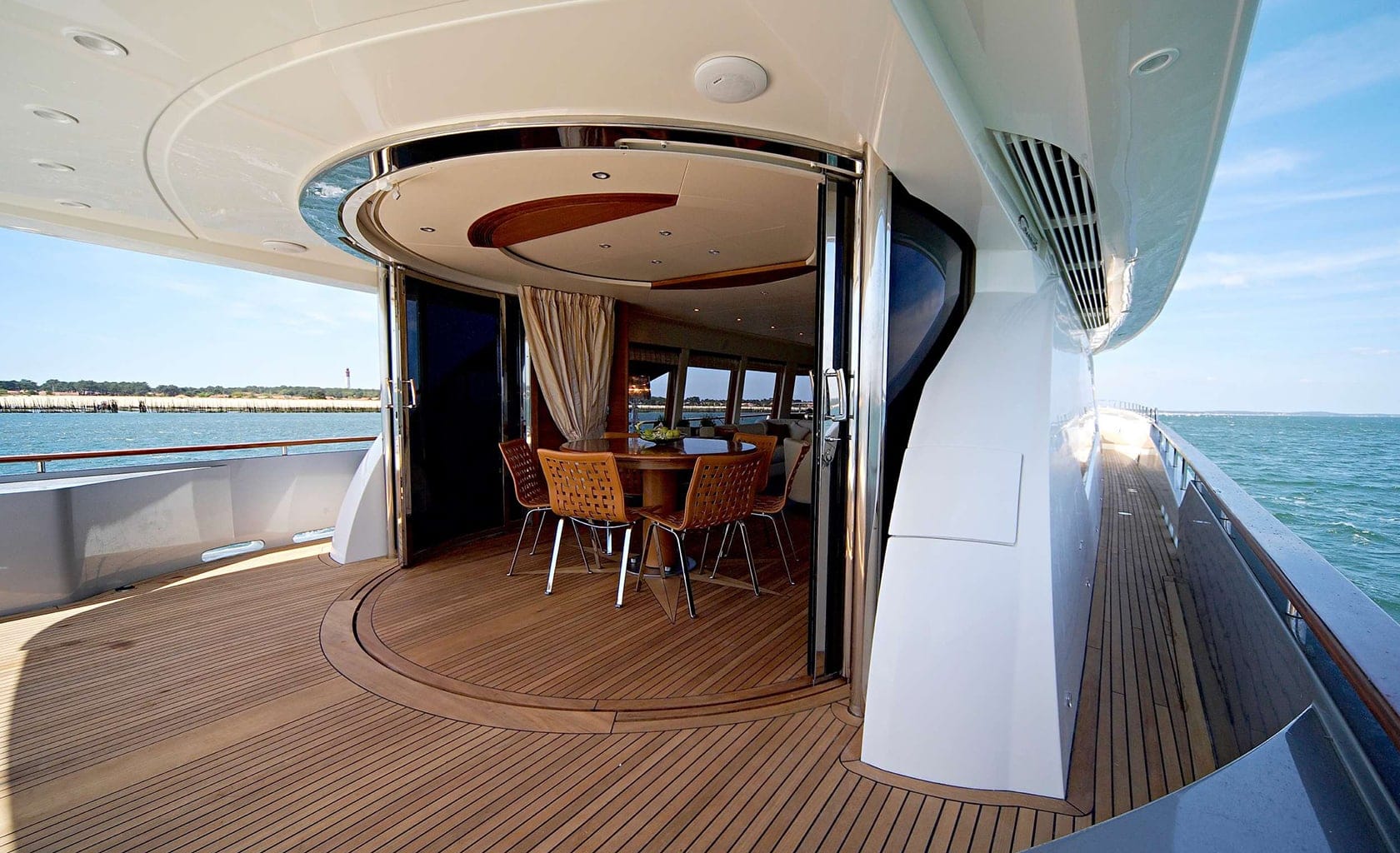 ECLIPSE 114 Aft deck