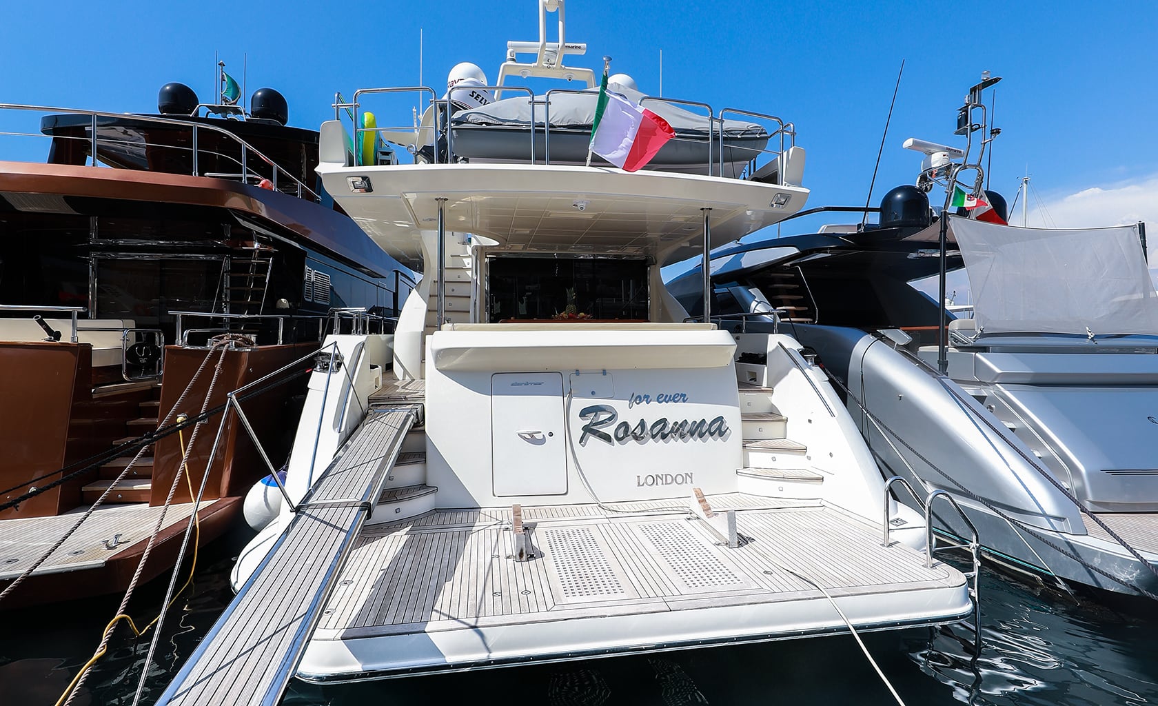 FOR EVER ROSANNA Anchored