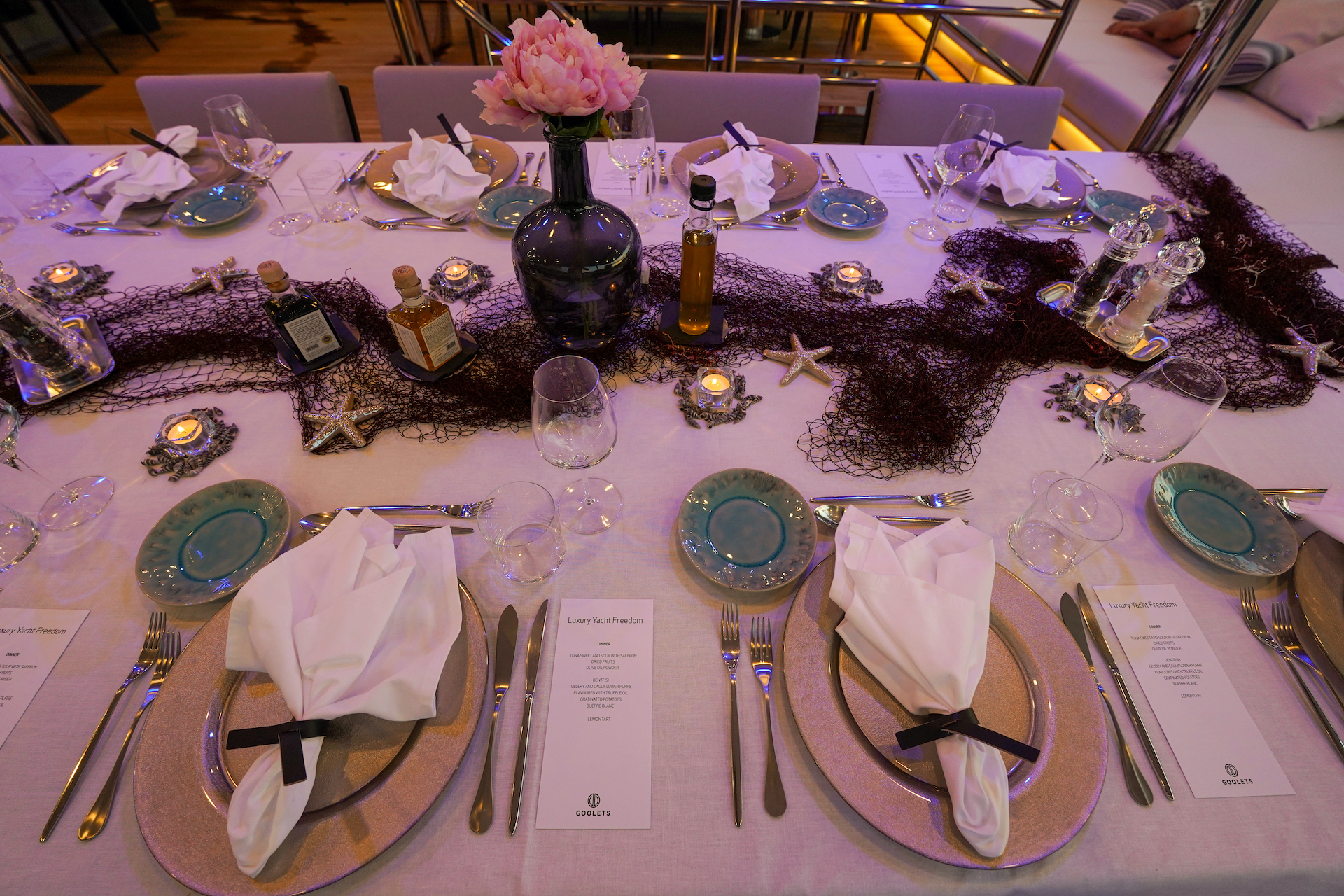 Freedom-table setting