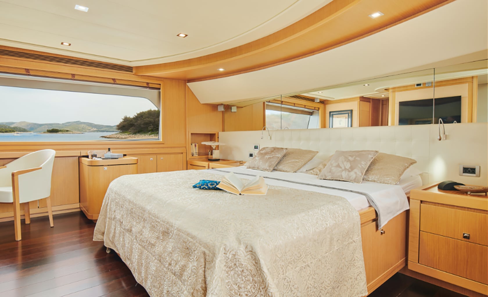 FRIENDS BOAT Master cabin