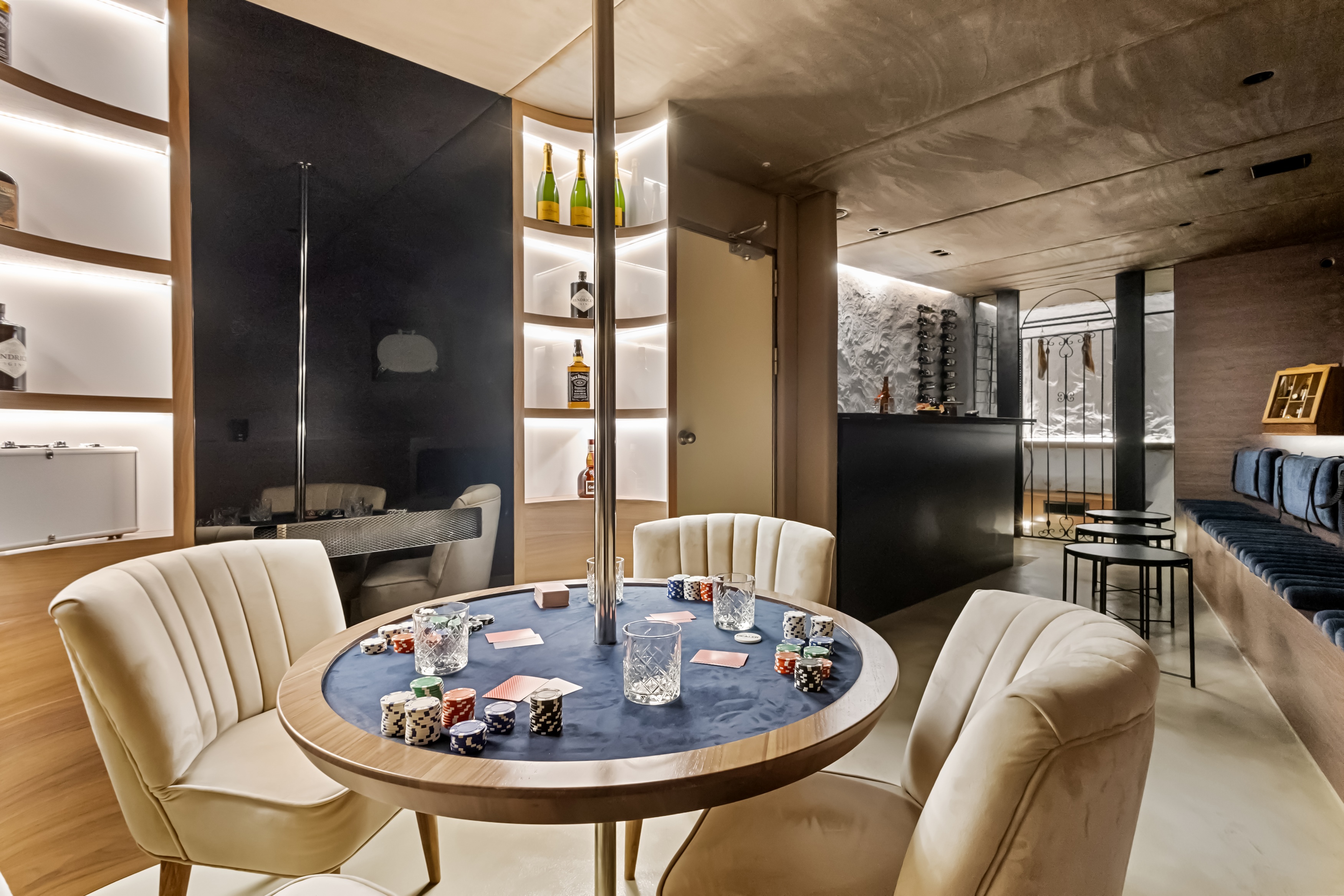 gentleman bar