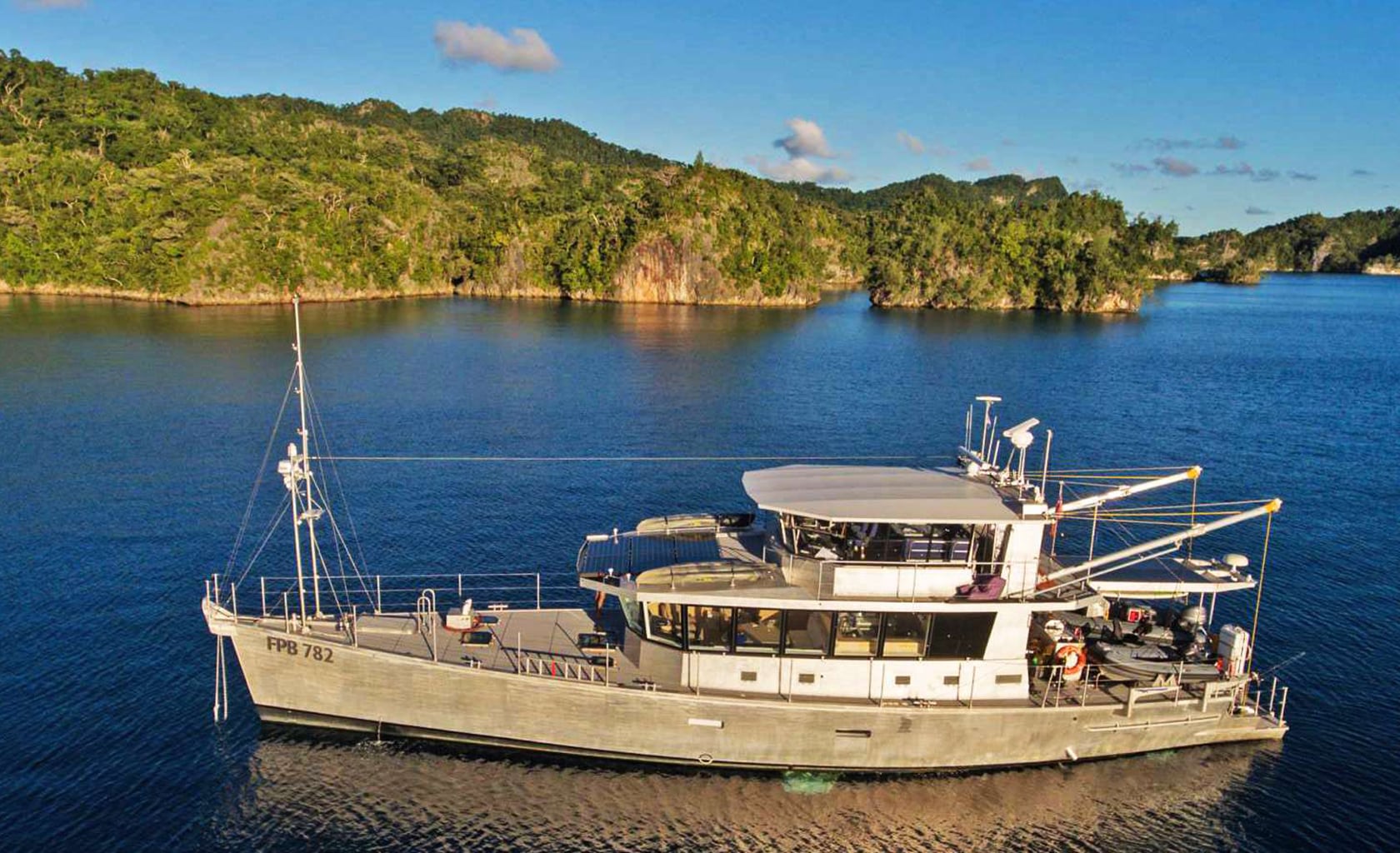 GREY WOLF Anchored