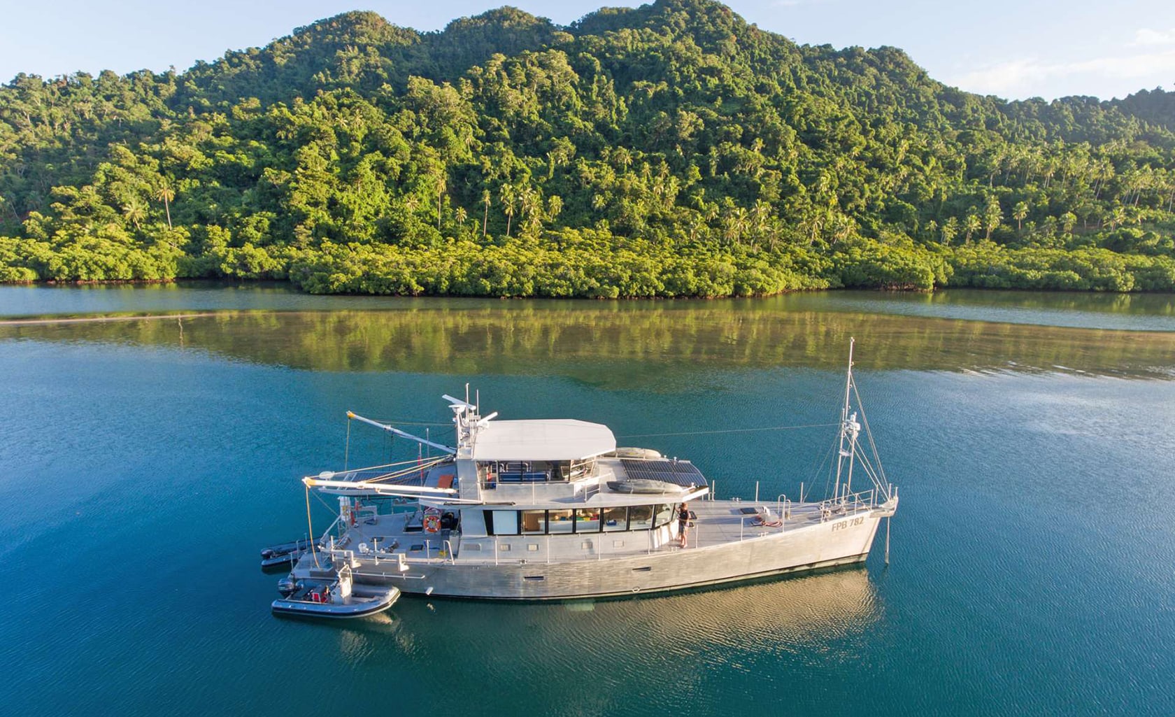 GREY WOLF Anchored