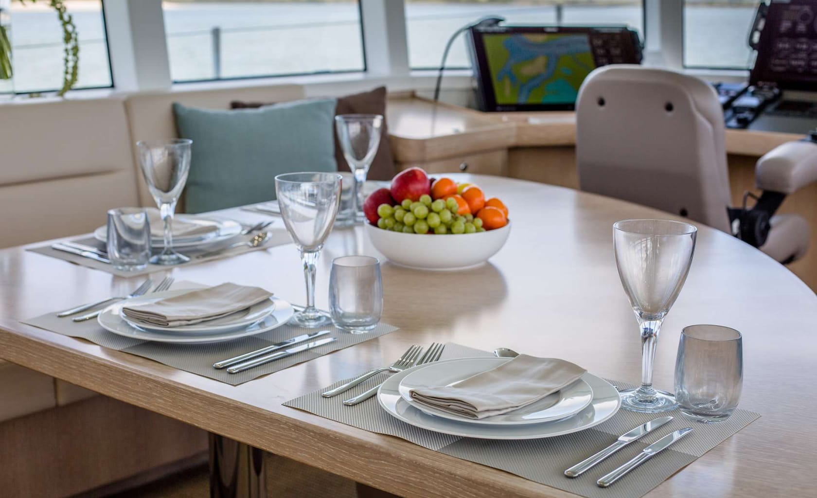 GREY WOLF Table decoration