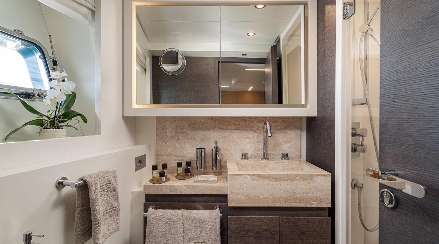 55 FIFTYFIVE Bathroom