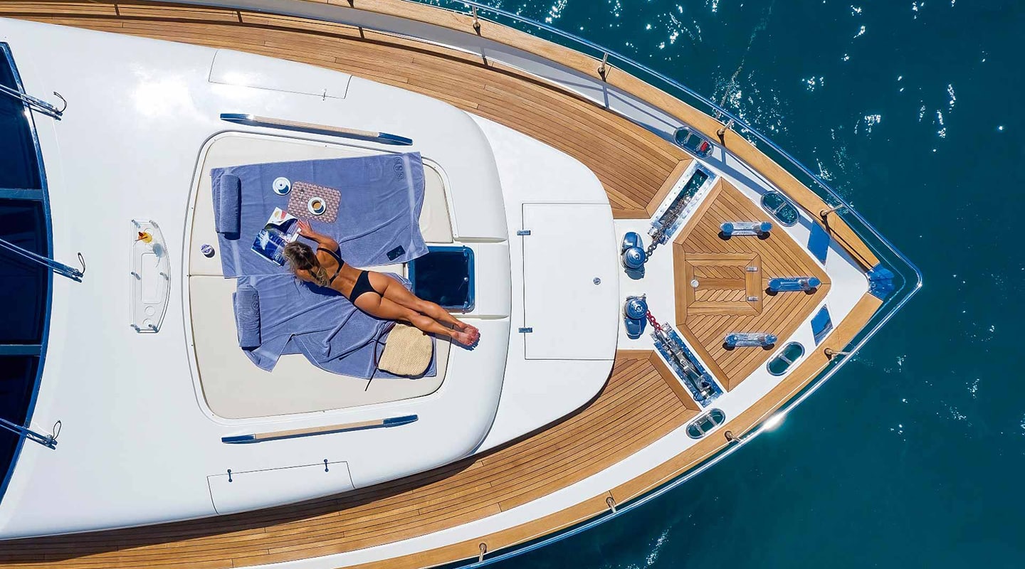 888 Bow deck