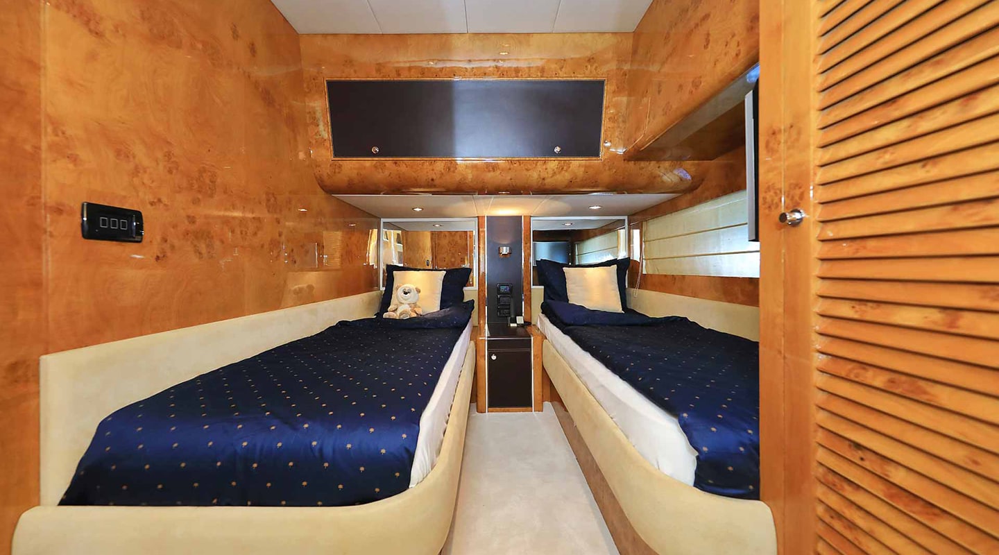 888 Twin cabin