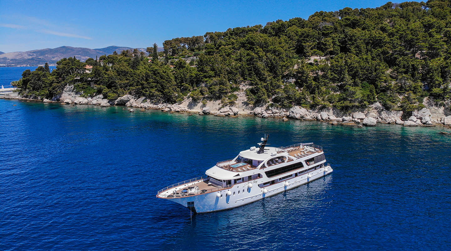 ADRIATIC KING Anchored