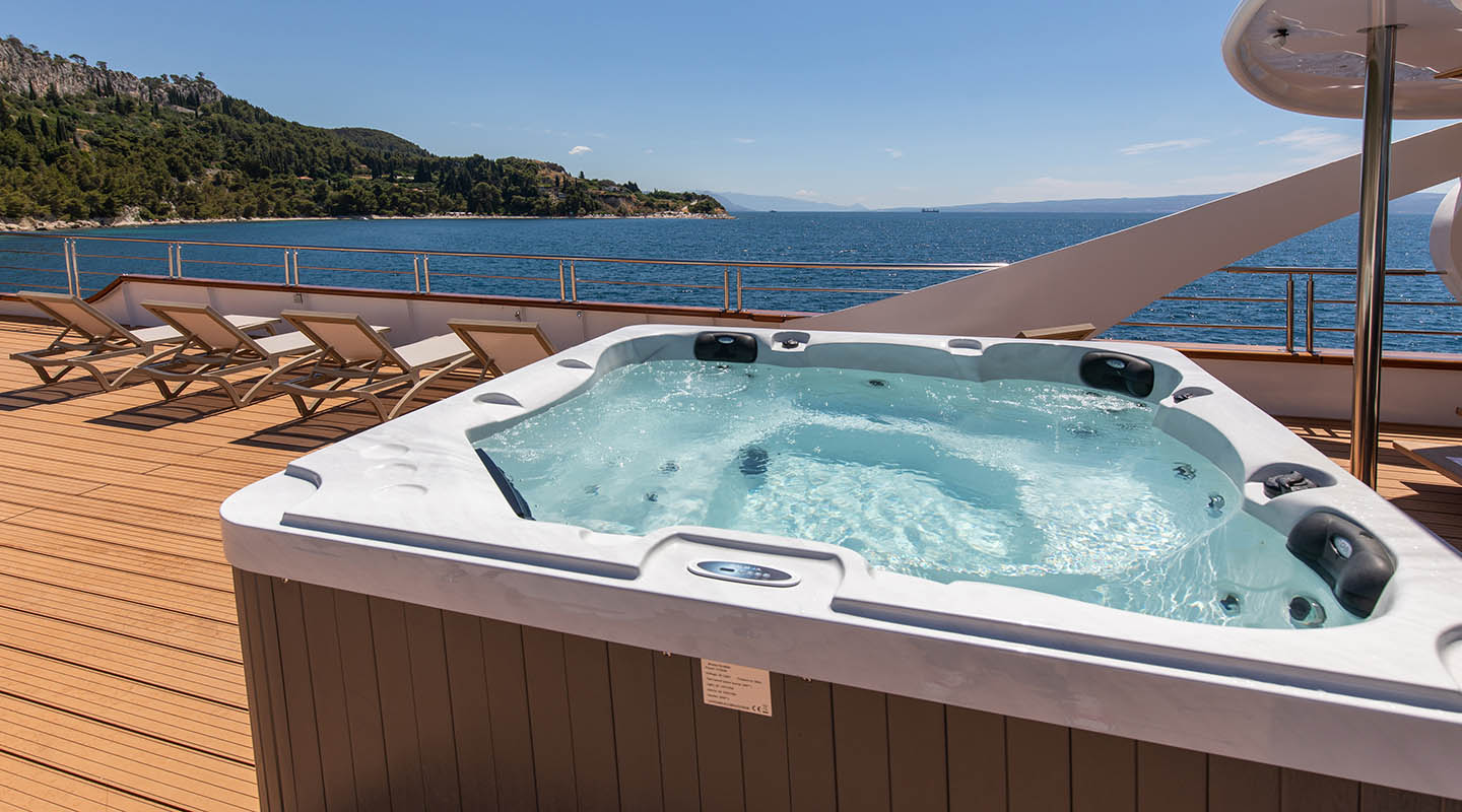 ADRIATIC KING Jacuzzi