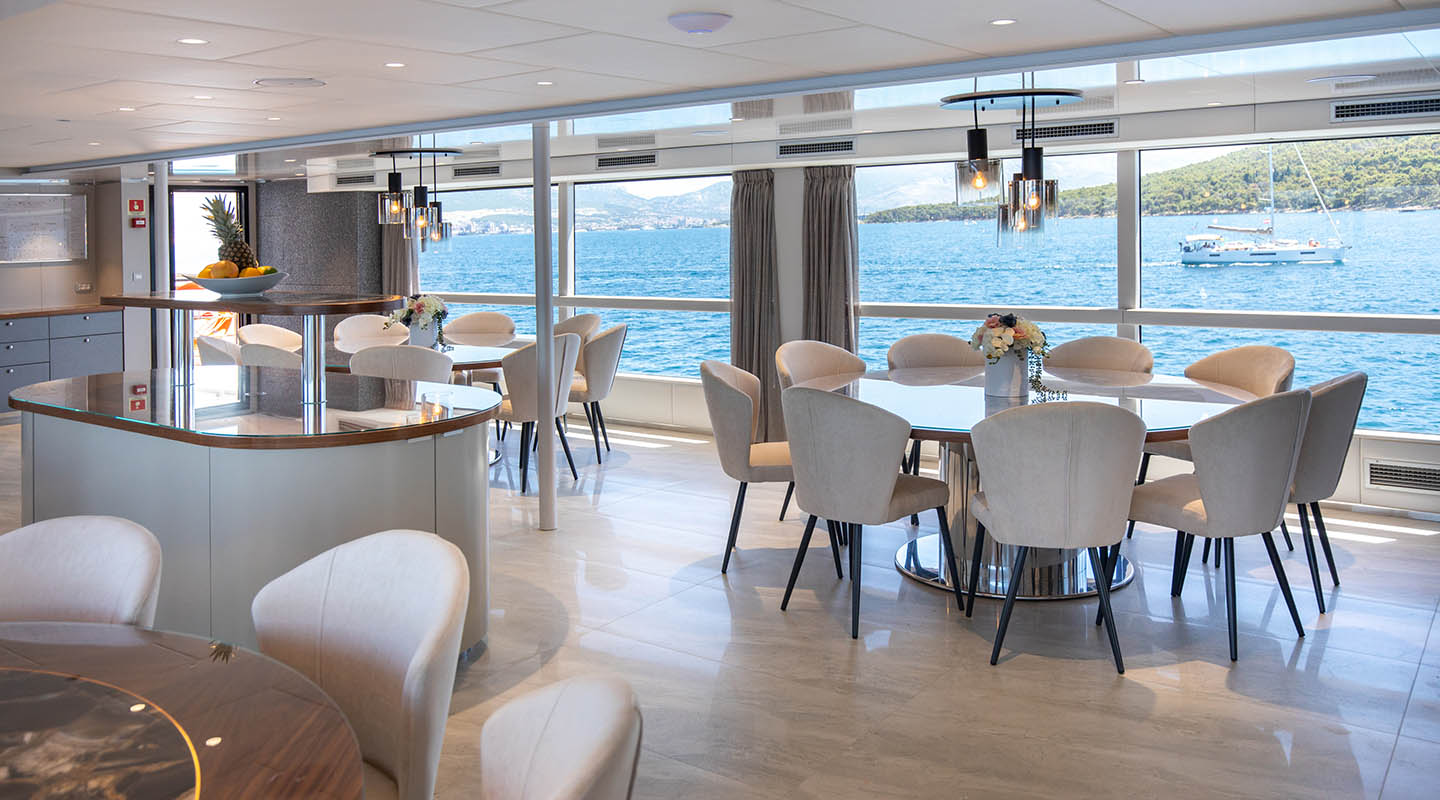ADRIATIC KING Saloon