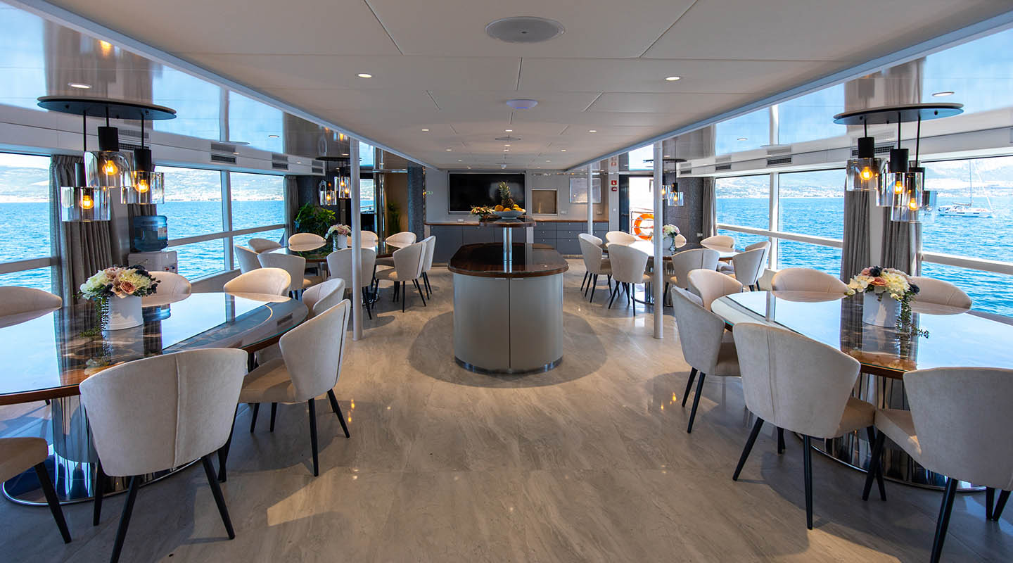 ADRIATIC KING Saloon